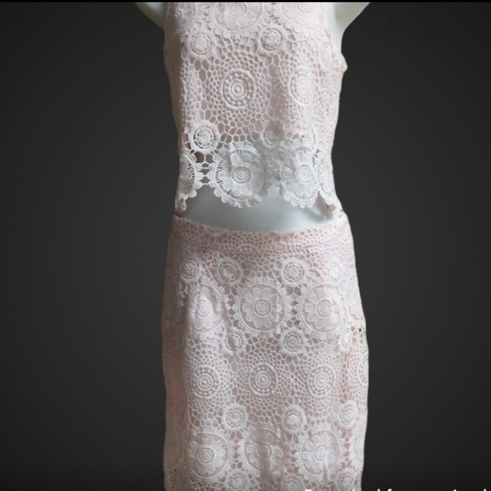 L'atiste White Crochet Lace with Pink Lining Set